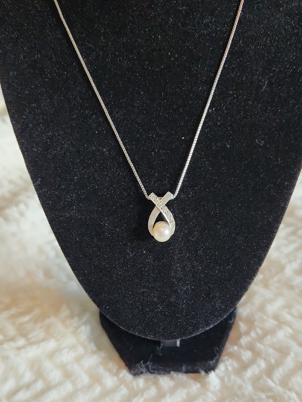 Pearl and Silver Ribbon Pendant Necklace - Classic Women's Jewelry